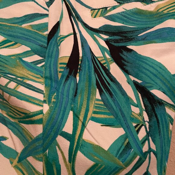 New York Company, The Audrey, Slim Crop Pants, size 2. - Picture 7 of 9